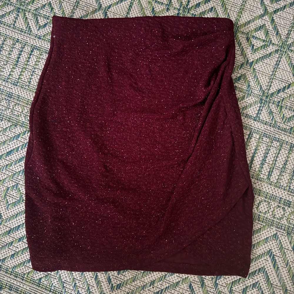 Windsor Sparkling Burgundy Wrap Mini Skirt M Stretch Fully Lined VGUC Holiday